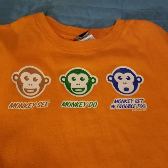 4 pieces bundle 2 t.shirt and 2 sleeveless t.shirt size 5T fits Z6 - Picture 4 of 6